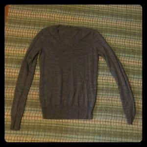 UNIQLO gray v-neck sweater